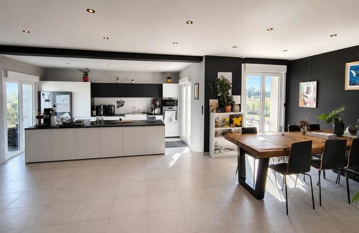 Maison de 8 pièces de 168 m² à Isigny-le-Buat — photo 2