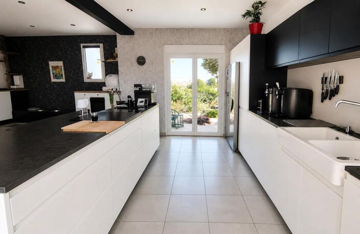 Maison de 8 pièces de 168 m² à Isigny-le-Buat — photo 4