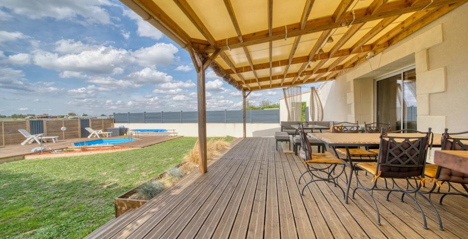 17170 LA RONDE – LONGÈRE RÉNOVÉE – 94 M² – 3 CHAMBRES – PISCINE — photo 1