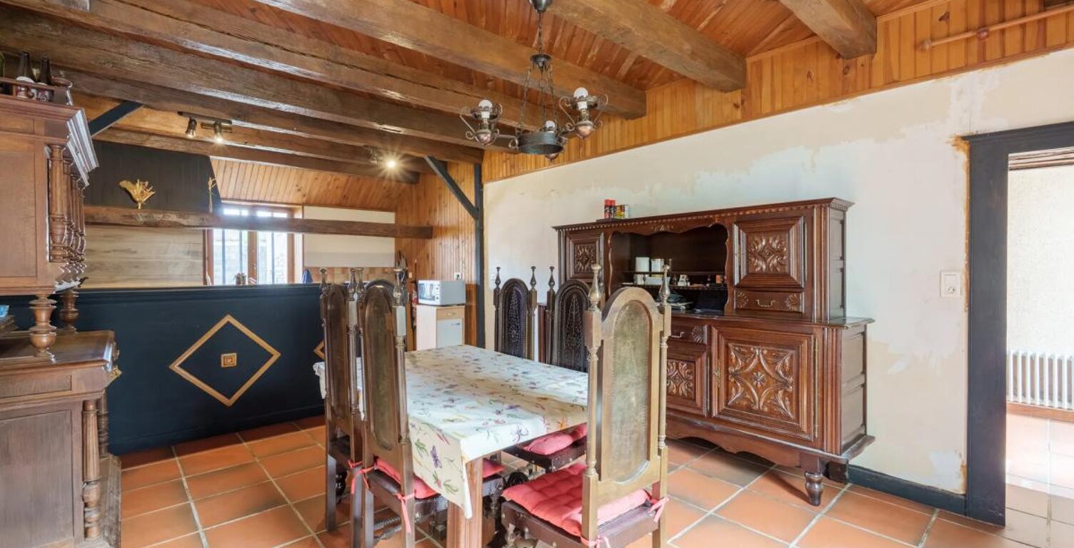 Maison de 8 pièces de 286 m² à Villers-lès-Luxeuil — photo 1