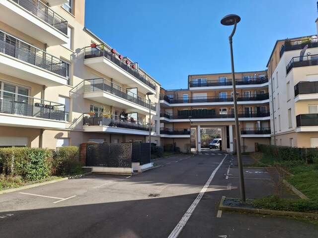 Appartement À Louer + Parking — photo du bien