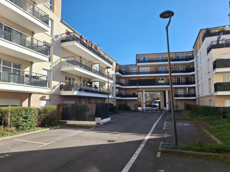 Appartement À Louer + Parking — photo 1