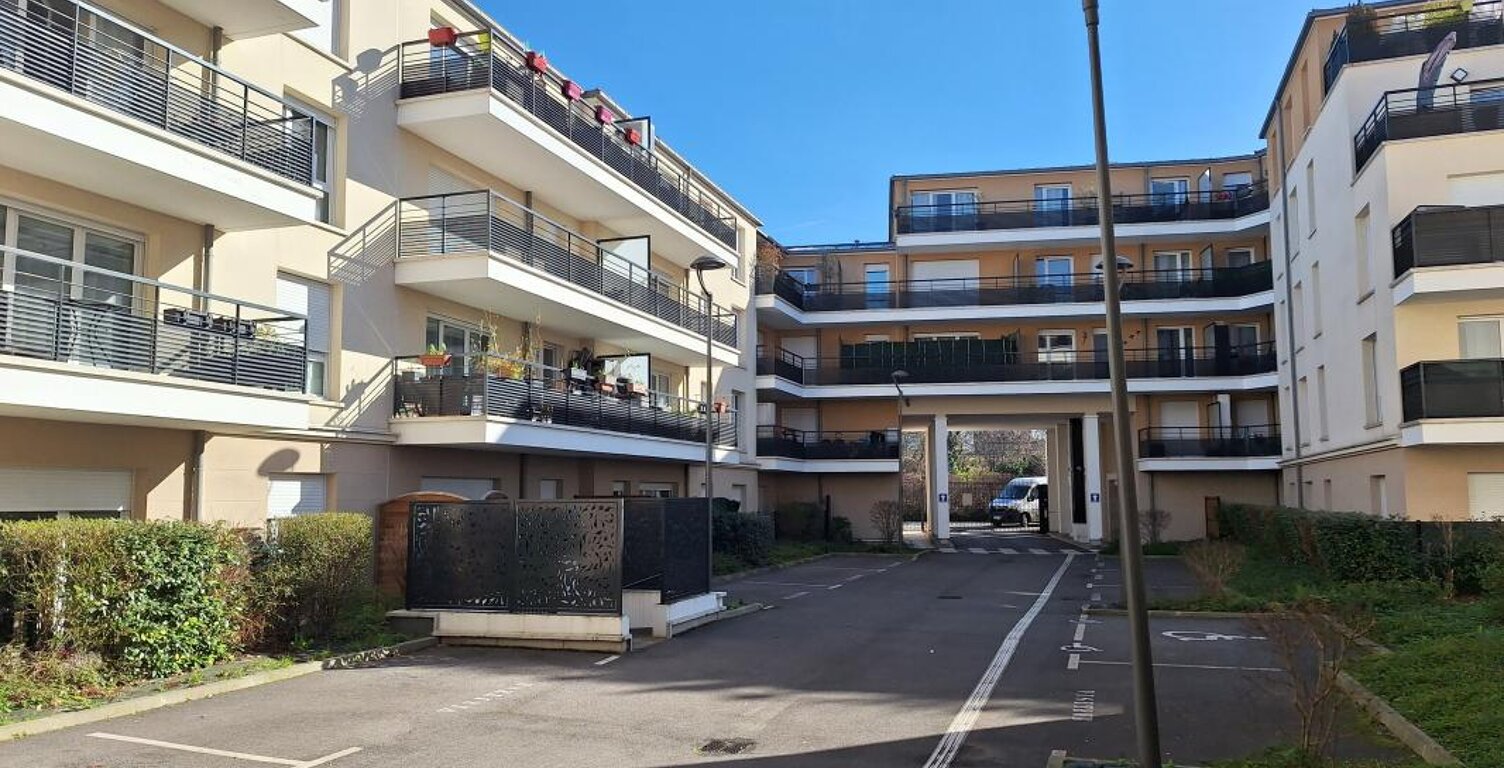 Appartement À Louer + Parking — photo 1