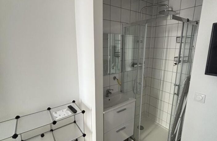 Colocation 3 chambres avec douches privatives – Joliette - M — photo 4