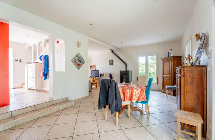 En exclusivité chez ORPI Côté Salvagny ! Belle villa familiale avec parc piscinable de 1 500 m² à Lentilly — photo 5