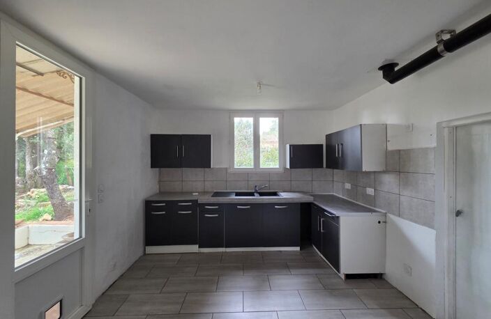 AUPS Ancien cabanon 35 m² rénové sur 340 m² terrain — photo 2
