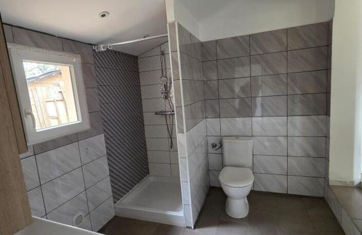 AUPS Ancien cabanon 35 m² rénové sur 340 m² terrain — photo 4