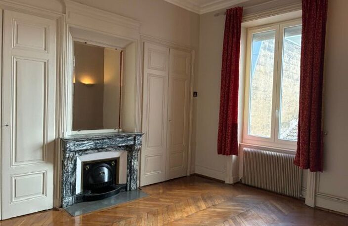 ECLUSIVITE LYON 6 très beau T3/ T4, bel immeuble ancien cave et greniers — photo 2
