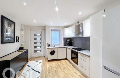 Maison mitoyenne T5 avec une terrasse et 2 places de stationnement — photo du bien