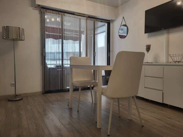 Appartement À Vendre — photo du bien