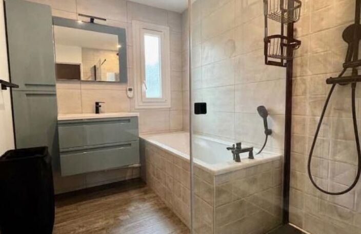 Maison de 137m2 avec 4 chambres , jardin et garage SAINS EN AMIENOIS (80) — photo 4
