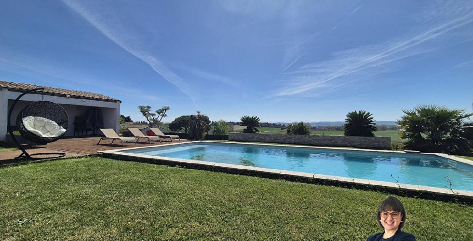 Grande maison de plain-pied avec garage et piscine — photo 1