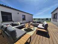 Grande maison de plain-pied avec garage et piscine — photo 2