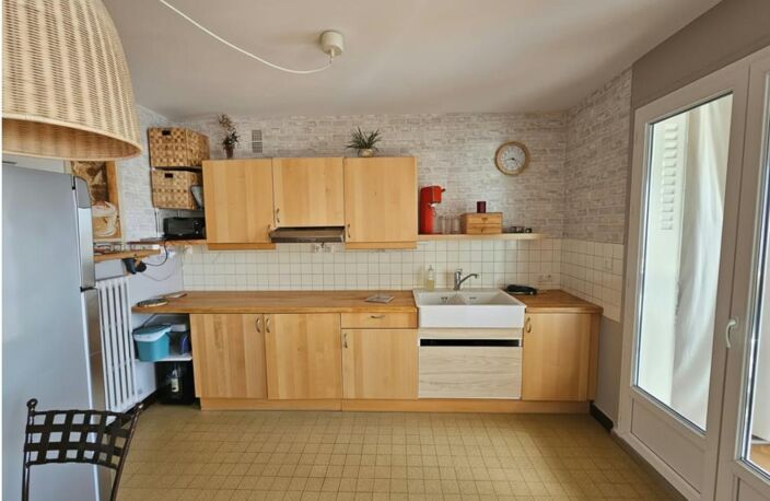 Firminy 42700 appartement T2 de 60,9m² habitables une chambre place de garage et cave — photo 2