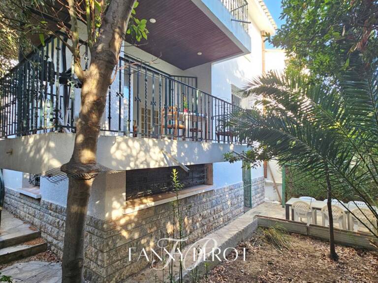 Maison familiale de charme de plus de 150 m² avec terrasses, jardin et sous-sol complet au clos Banet — photo 1