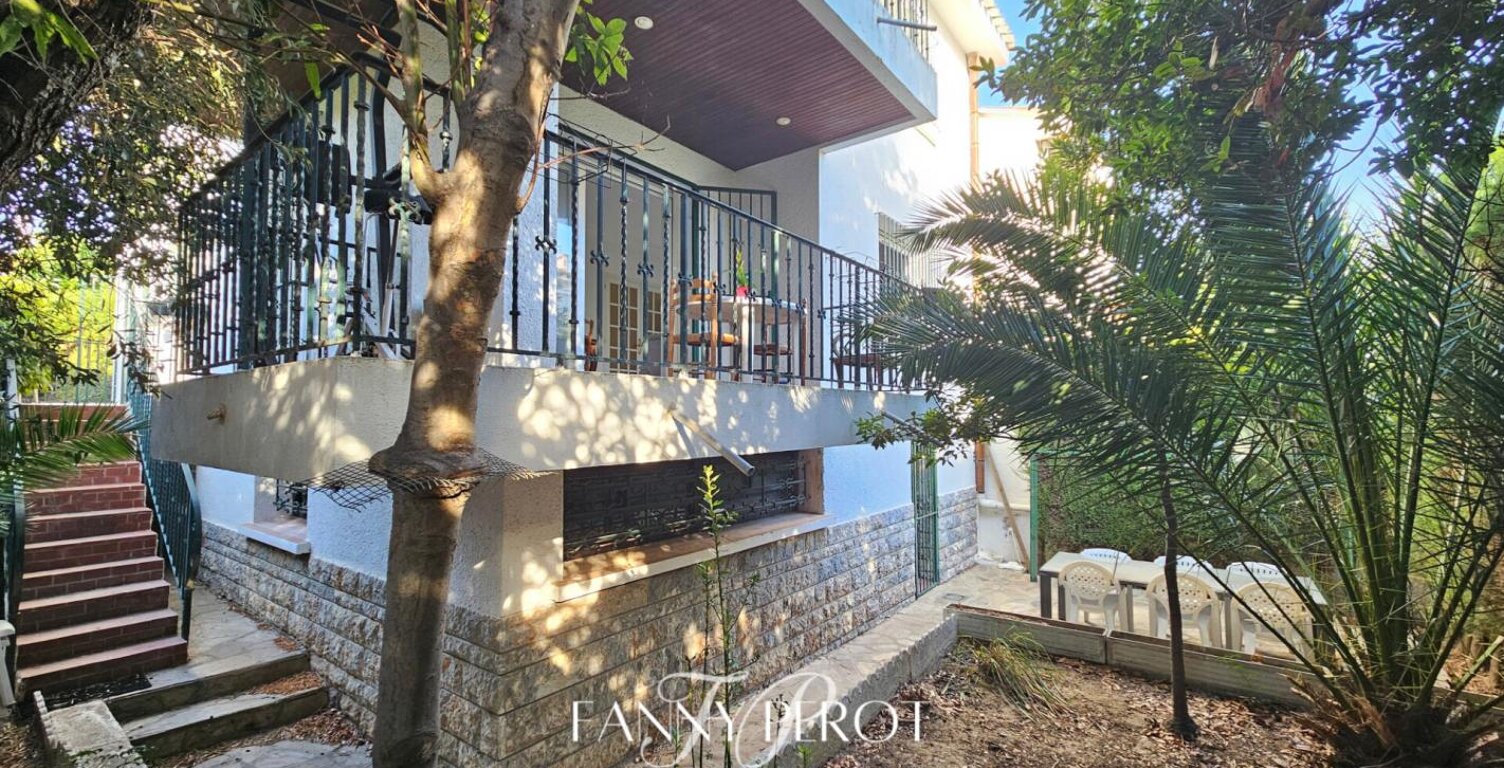 Maison familiale de charme de plus de 150 m² avec terrasses, jardin et sous-sol complet au clos Banet — photo 1