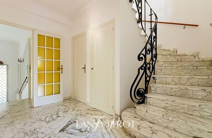 Maison familiale de charme de plus de 150 m² avec terrasses, jardin et sous-sol complet au clos Banet — photo 5