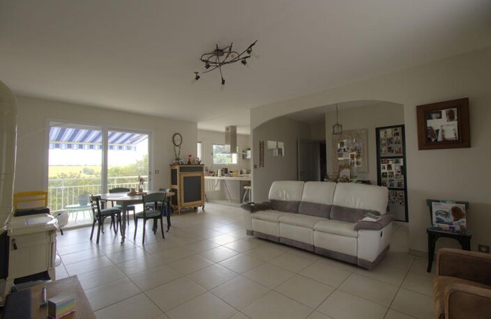 Maison Sainte Ouenne 6 pièce(s) 120 m2 — photo 2