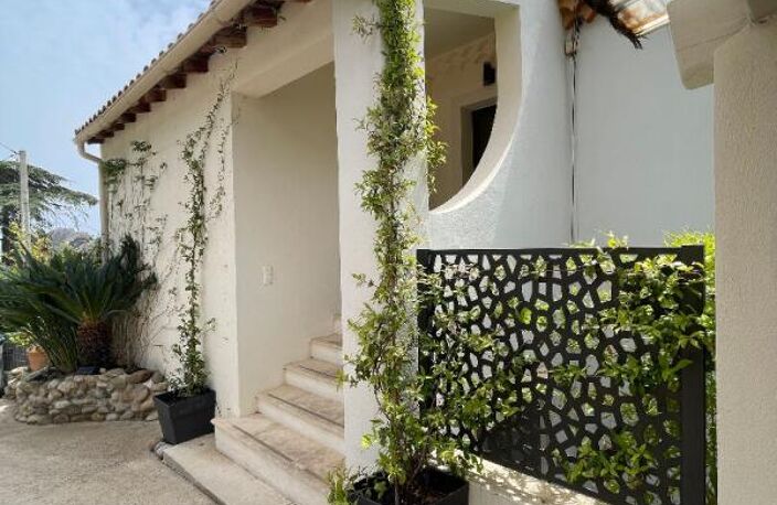 A vendre Coup de coeur - La Ciotat (83) - 3P de 93.5 m2 - VUE mer - Terrasse - Cellier - Cave - Jacuzzi - Stationnements — photo 2