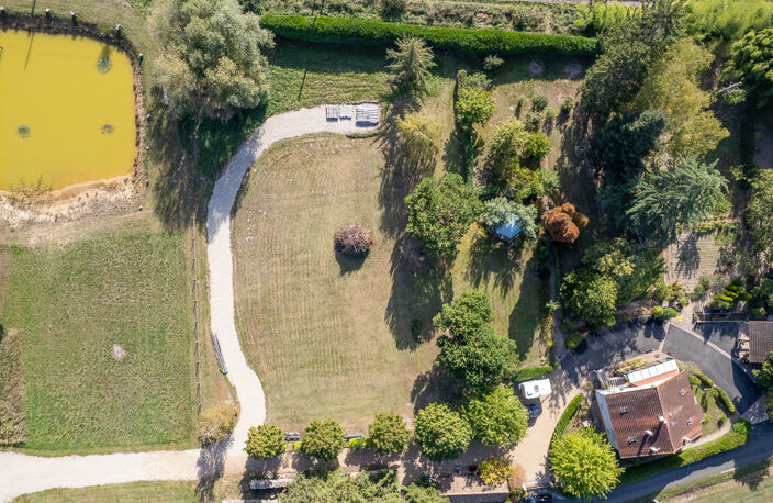 THÉNIOUX (18100) - Propriété de caractère avec parc, étang et dépendances — photo 2