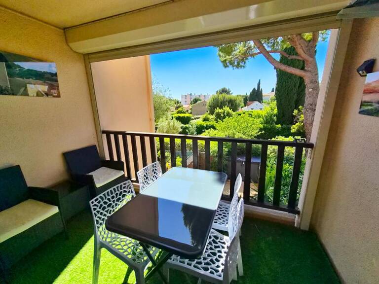 APPARTEMENT T2 SANARY- PROCHE PORT A PIED — photo 1