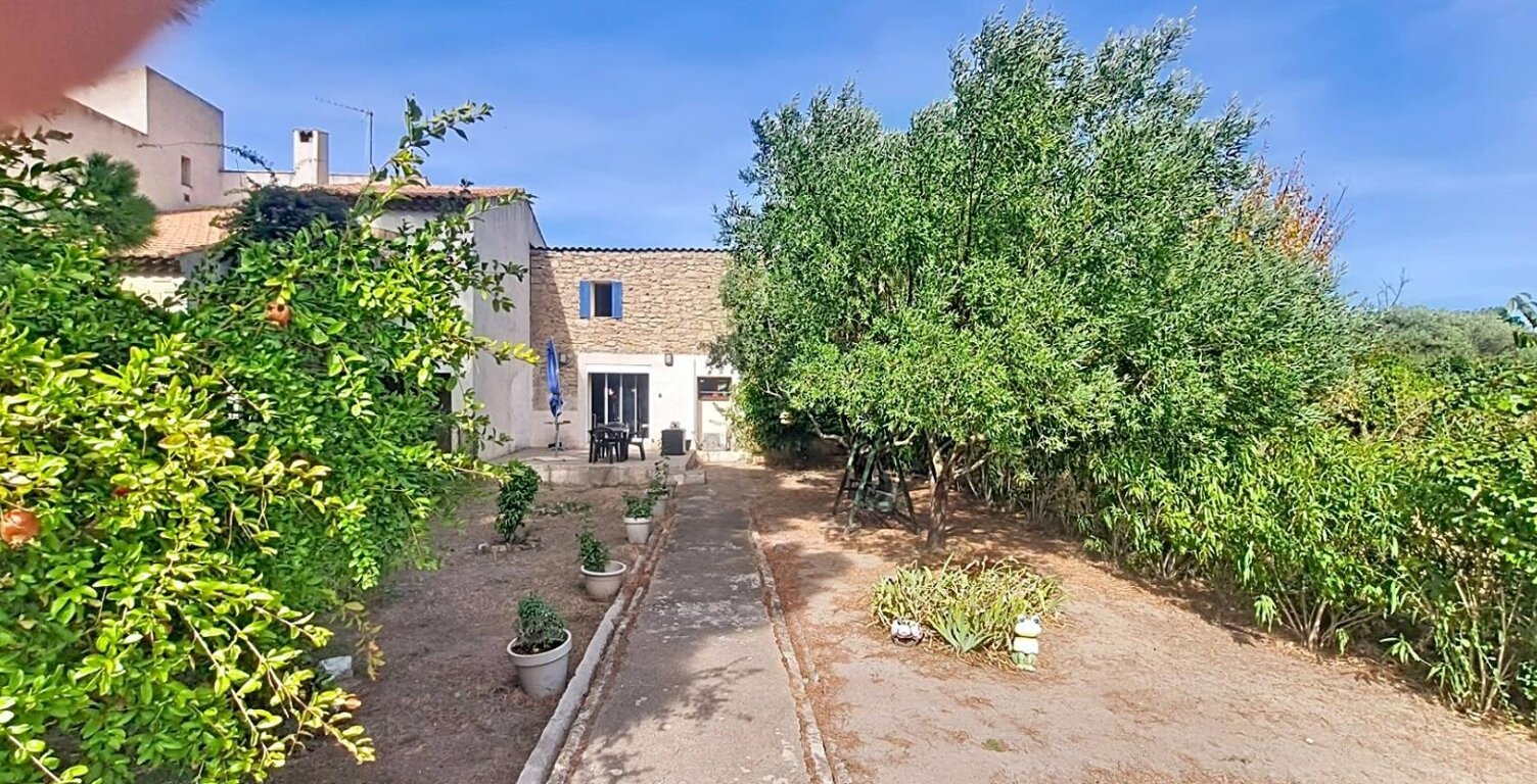 Doubles habitation de 105m² et 100m² + gîte 44m² et garage 97m² sur 545m² de terrain — photo 1
