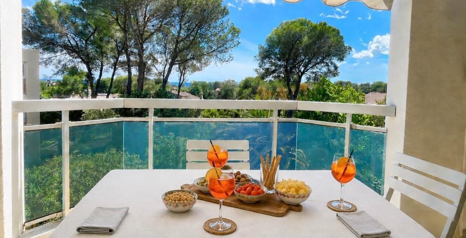 Studio à 600m coeur village, plage à pied, clim, au sein d'une véritable pinède — photo 1