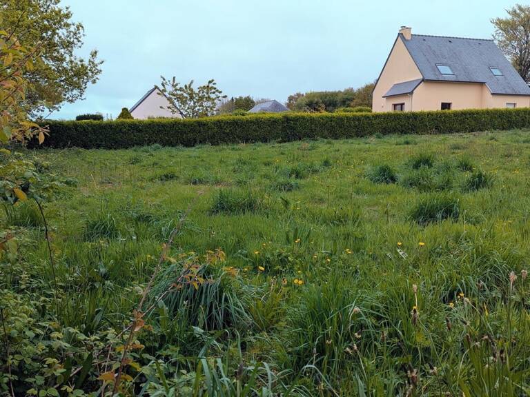 Terrain constructible de 2206 m² — photo 1