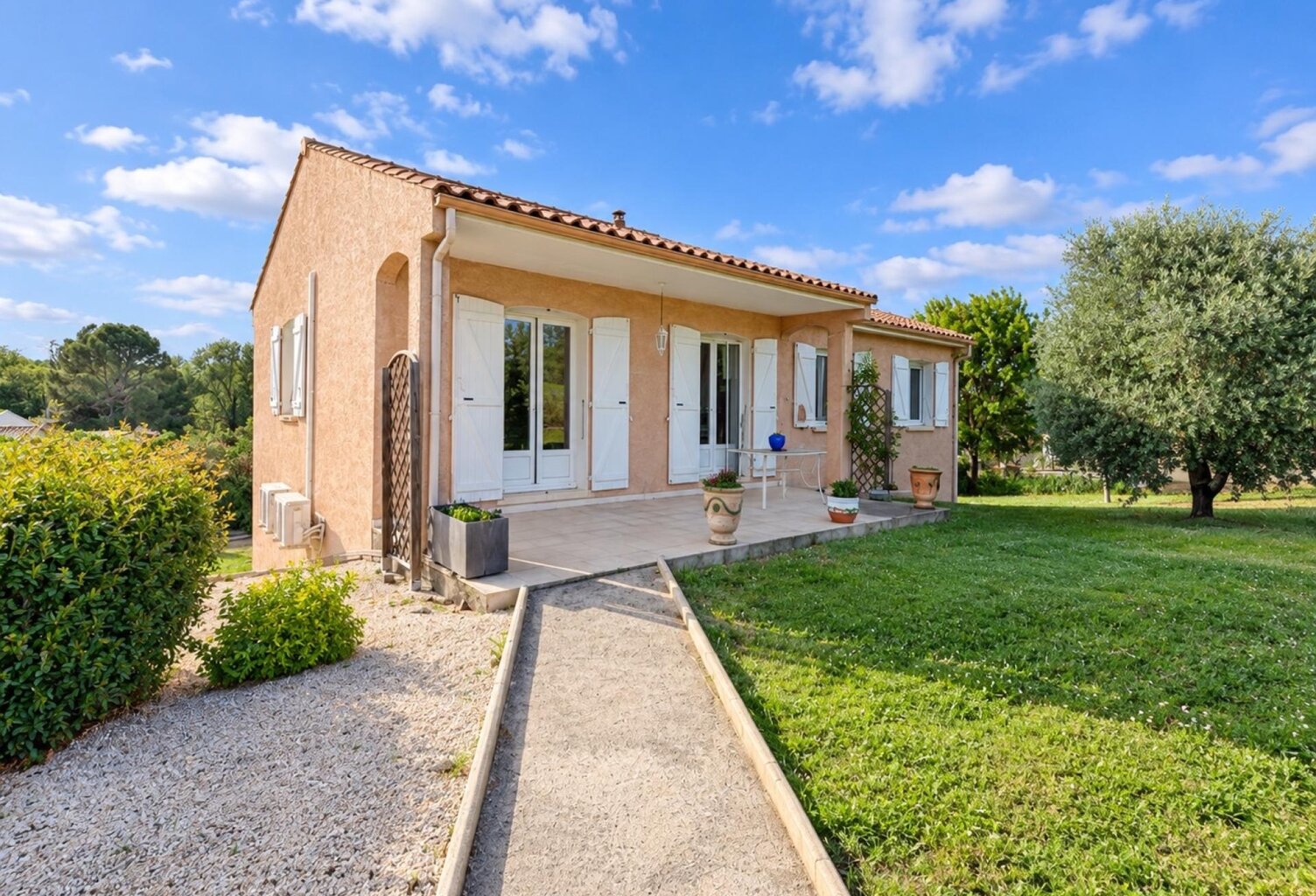 Maison familiale   4 chambres, garage et un jardin vue dégagée à Belvèze du Razès — photo 1