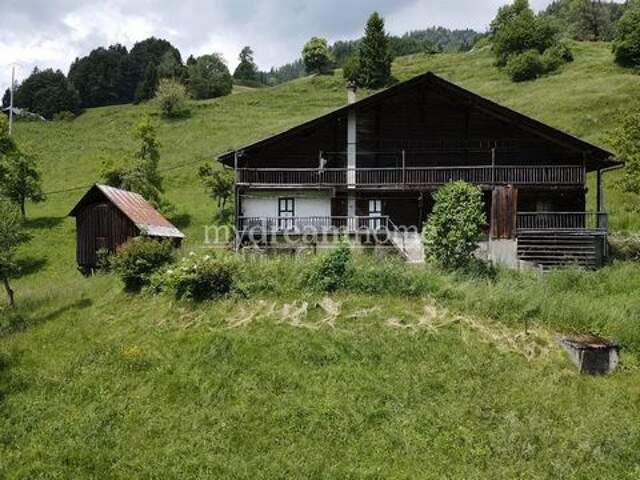Ferme savoyarde authentique à rénover entièrement — photo du bien