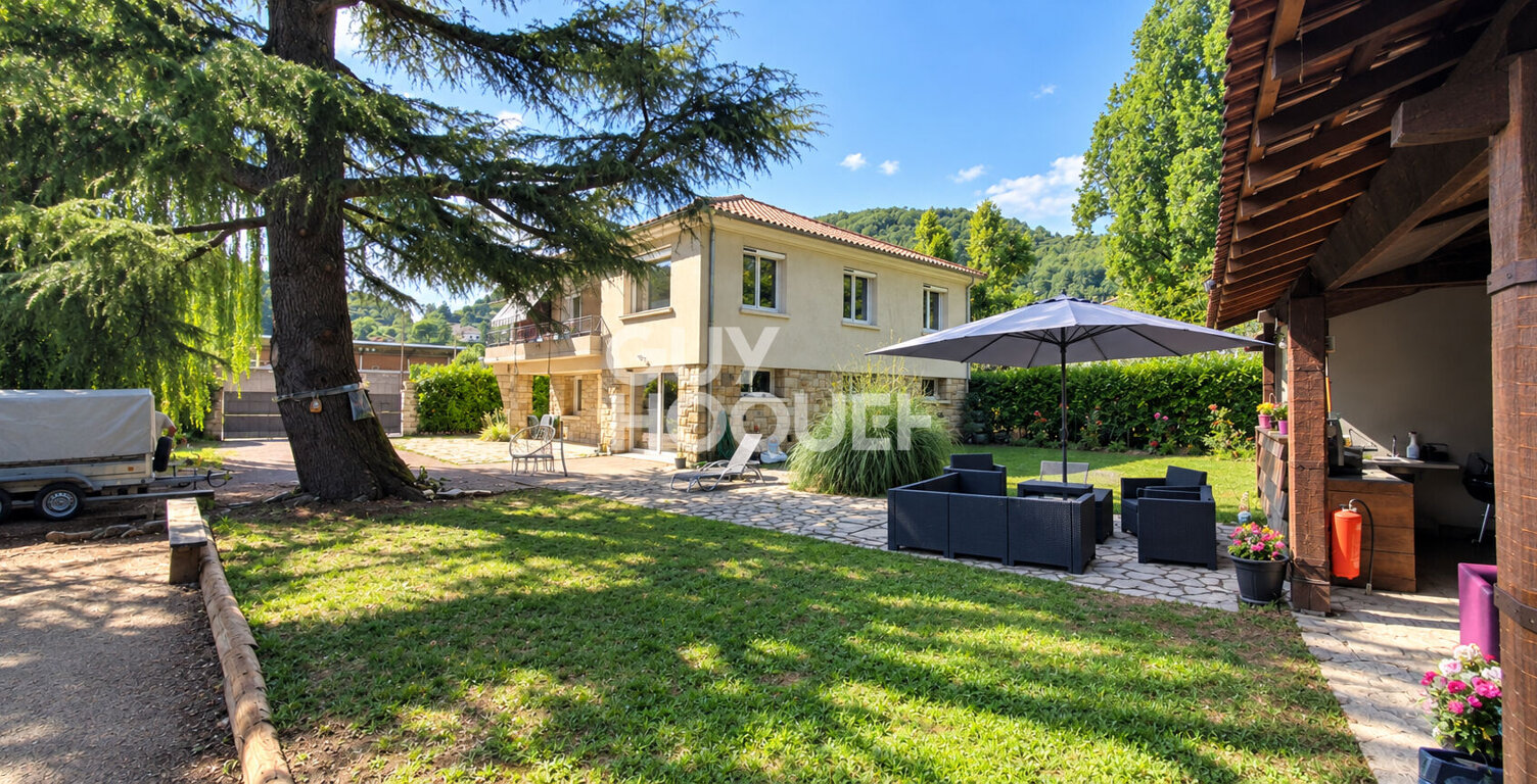Maison d'exception à Vals les Bains de 190 m²  aux multiples possibilités — photo 1