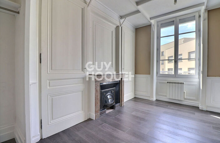 Grand T2 rénové avec charme de l'ancien - Jean Macé — photo 3