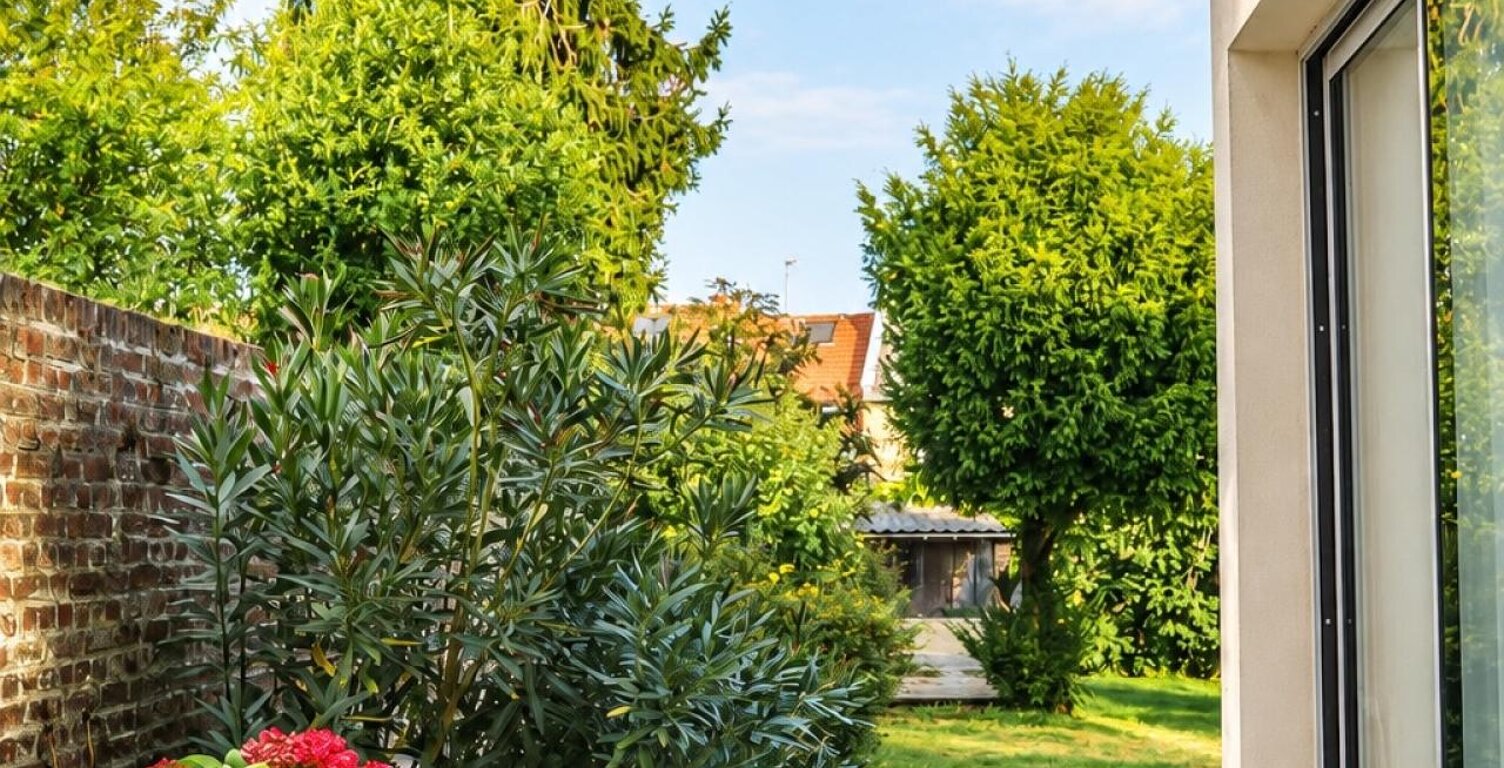 Située dans un quartier recherché et paisible, cette maison de caractère séduit par l'harmonie parfaite entre charme de l'ancien et confort contemporain. — photo 1