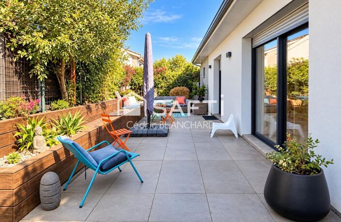 Maison contemporaine tout confort avec dépendance de 130m2 sur deux niveaux — photo 2