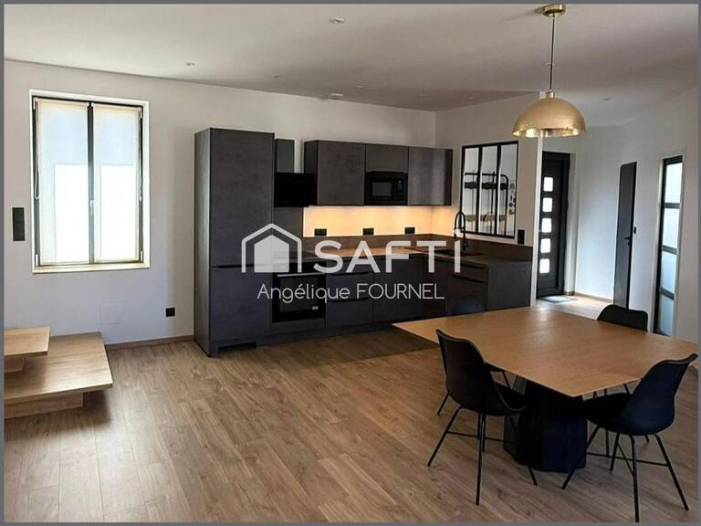 Duplex de 96 m² entièrement rénové avec parking couvert - Centre de Luzinay — photo 1