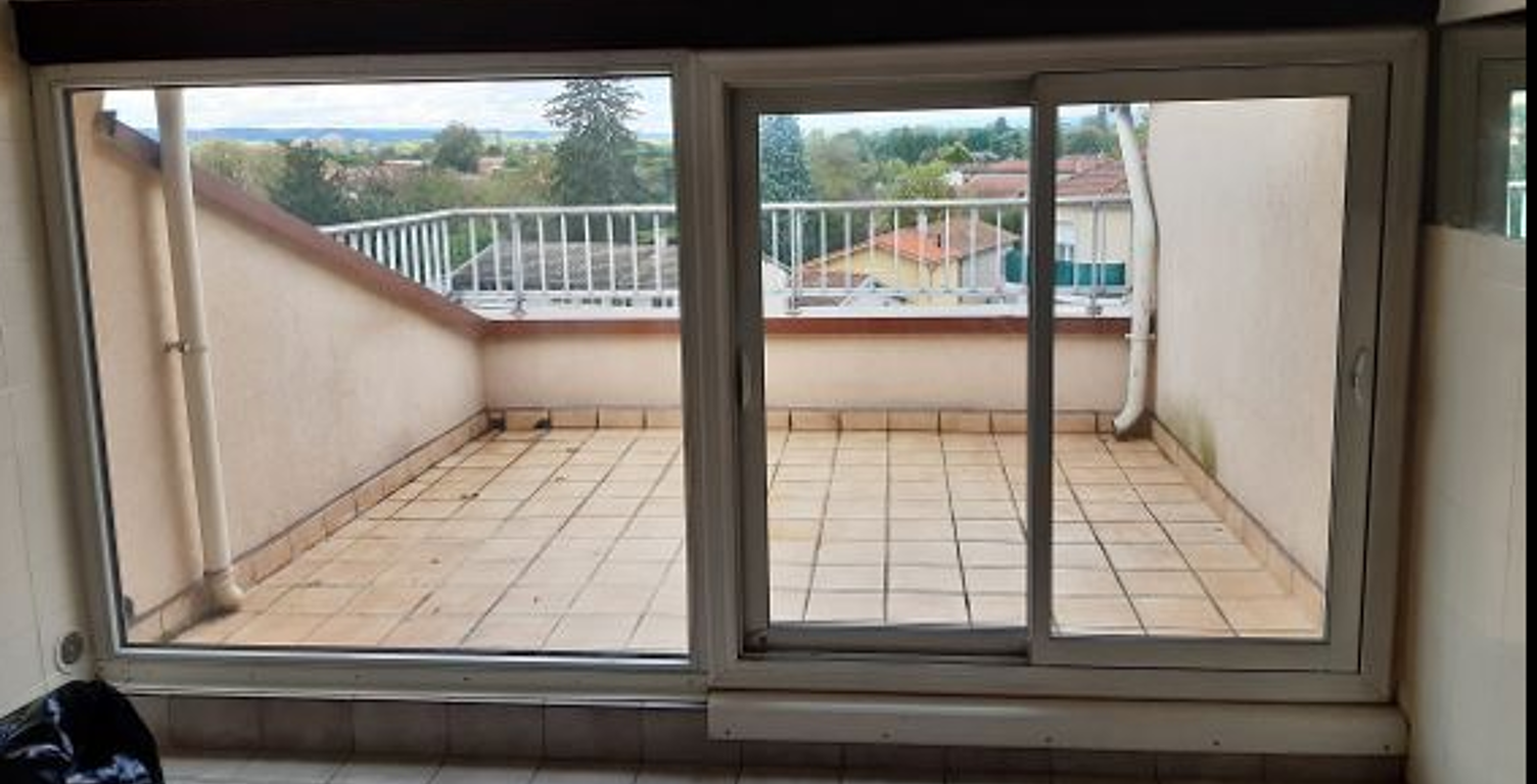 Location appartement 1 pièce 33 m² à Vaulx-en-Velin (69120) — photo 1