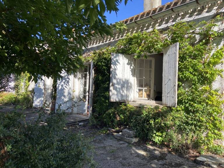 MAISON STYLE LONGERE ST ESTEPHE GRAND TERRAIN GARAGE — photo 1
