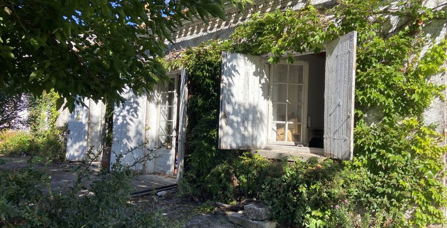 MAISON STYLE LONGERE ST ESTEPHE GRAND TERRAIN GARAGE — photo 1
