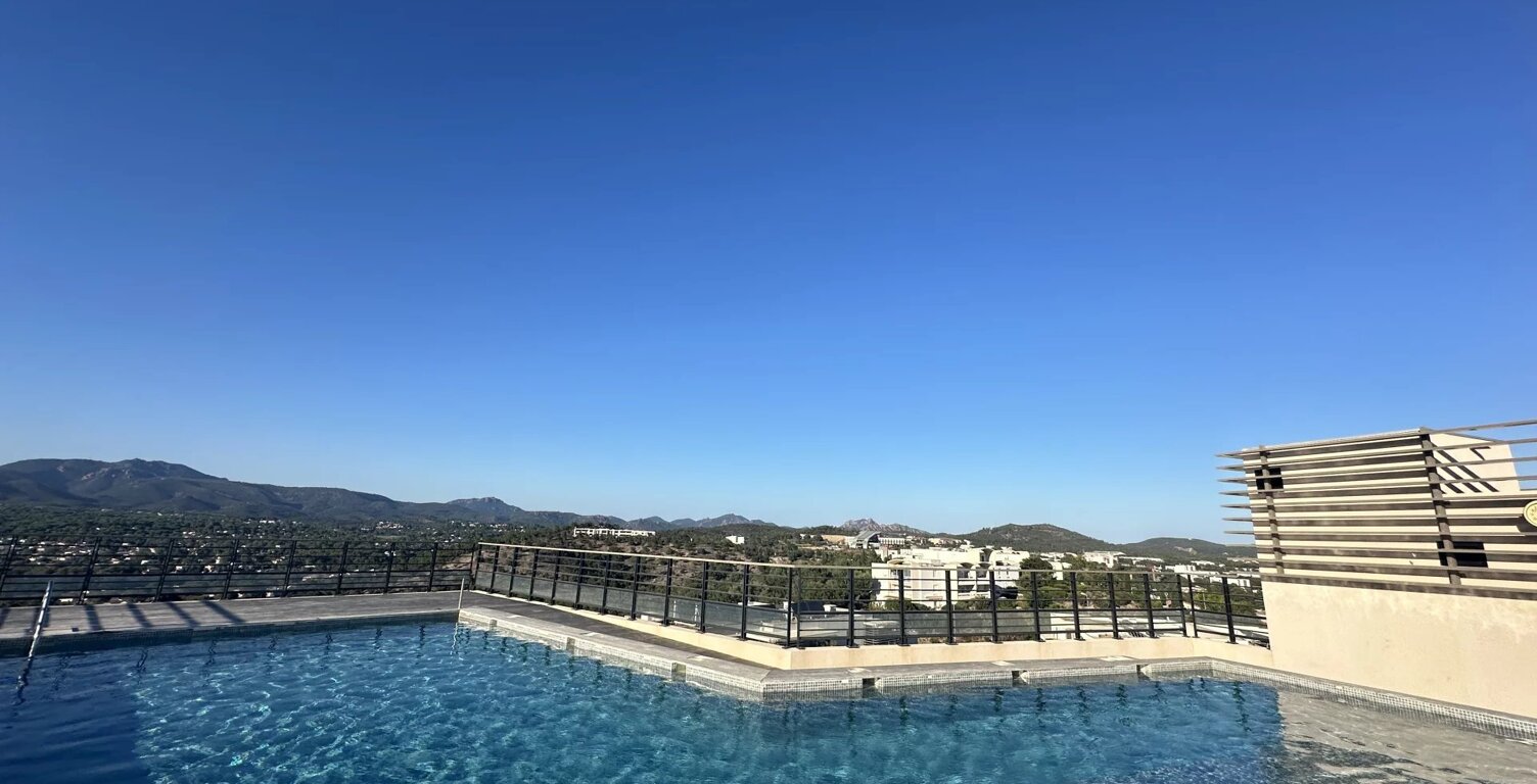 SAINT-RAPHAËL – BEAU 3 PIÈCES AVEC TERRASSE ET PISCINE ROOFTOP — photo 1