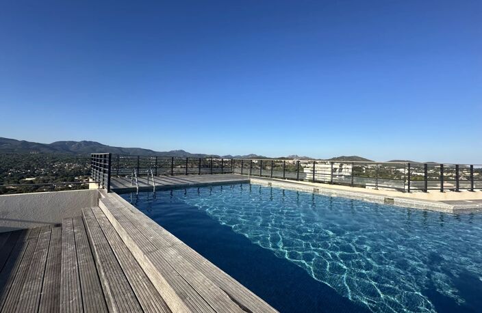 SAINT-RAPHAËL – BEAU 3 PIÈCES AVEC TERRASSE ET PISCINE ROOFTOP — photo 2