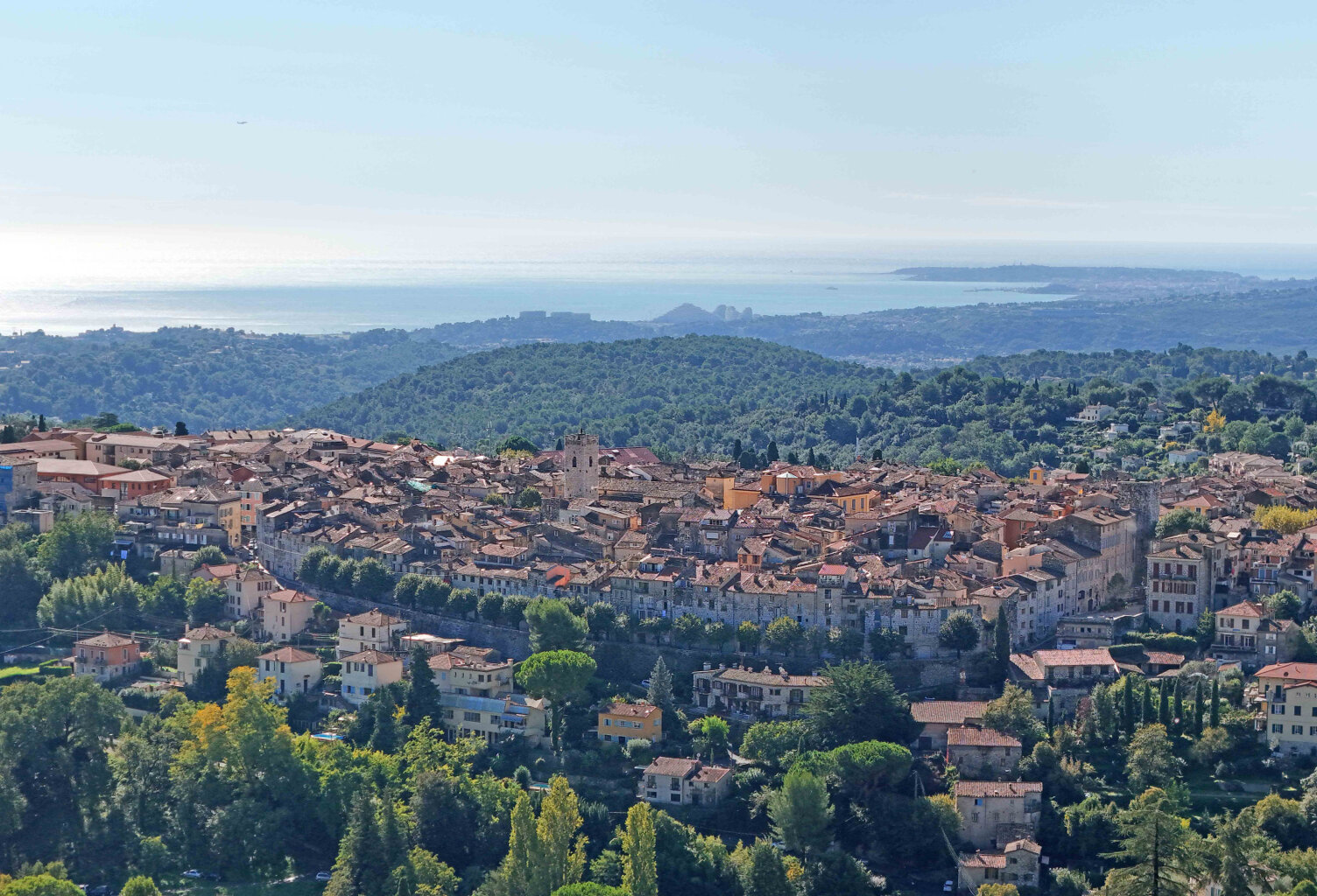 SOUS OFFRE - Exclusivité - Hauteurs de Vence - Terrain de 5. — photo 1