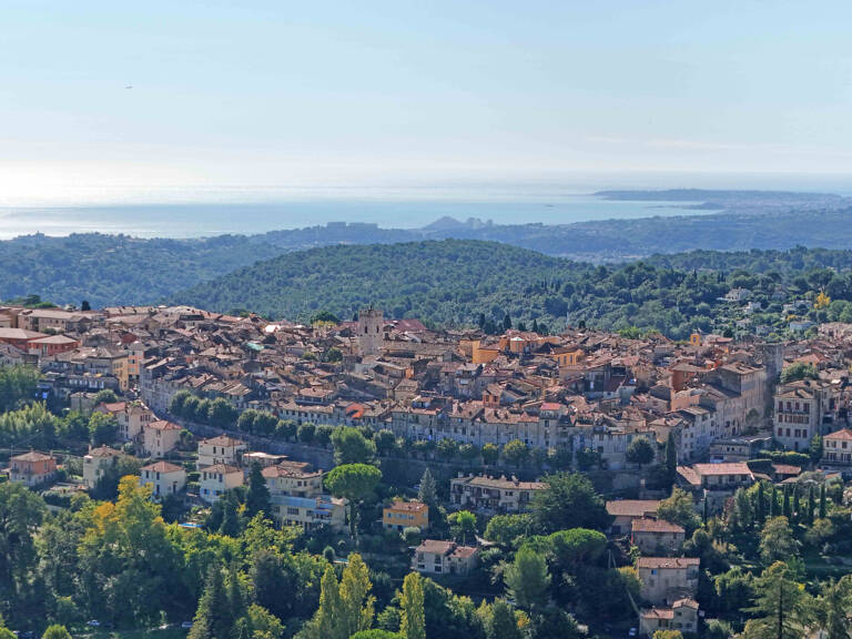 SOUS OFFRE - Exclusivité - Hauteurs de Vence - Terrain de 5. — photo 1