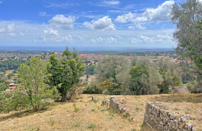 SOUS OFFRE - Exclusivité - Hauteurs de Vence - Terrain de 5. — photo 4