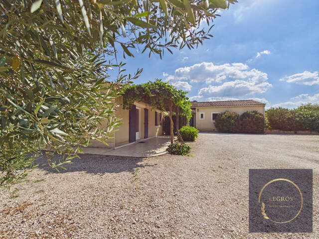 À vendre   Villa d'exception de plain-pied avec gîte indépen — photo du bien