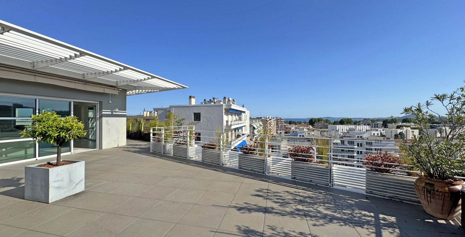 Penthouse de 107 M2   Terrasse de 127 M2 à deux pas de la me — photo 1