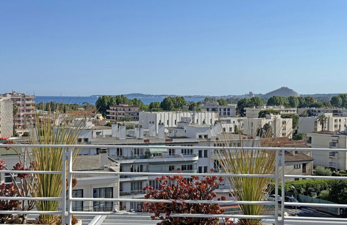 Penthouse de 107 M2   Terrasse de 127 M2 à deux pas de la me — photo 3