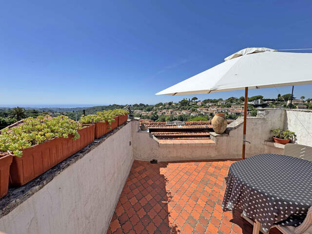 EXCLUSIVITÉ   CHARME ET VUE MER AU COEUR DE VENCE — photo du bien