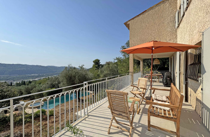 EXCLUSIVITE St JEANNET - Villa de 160 m2 avec piscine et vue — photo 2