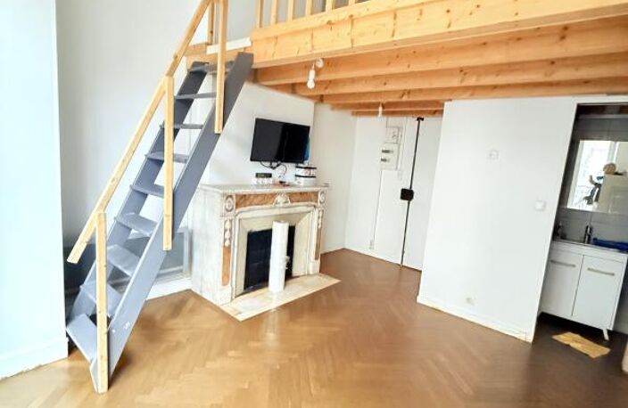 1er/4eme Marseille Appartement T2 meublé décoré loué 730€/mois — photo 2
