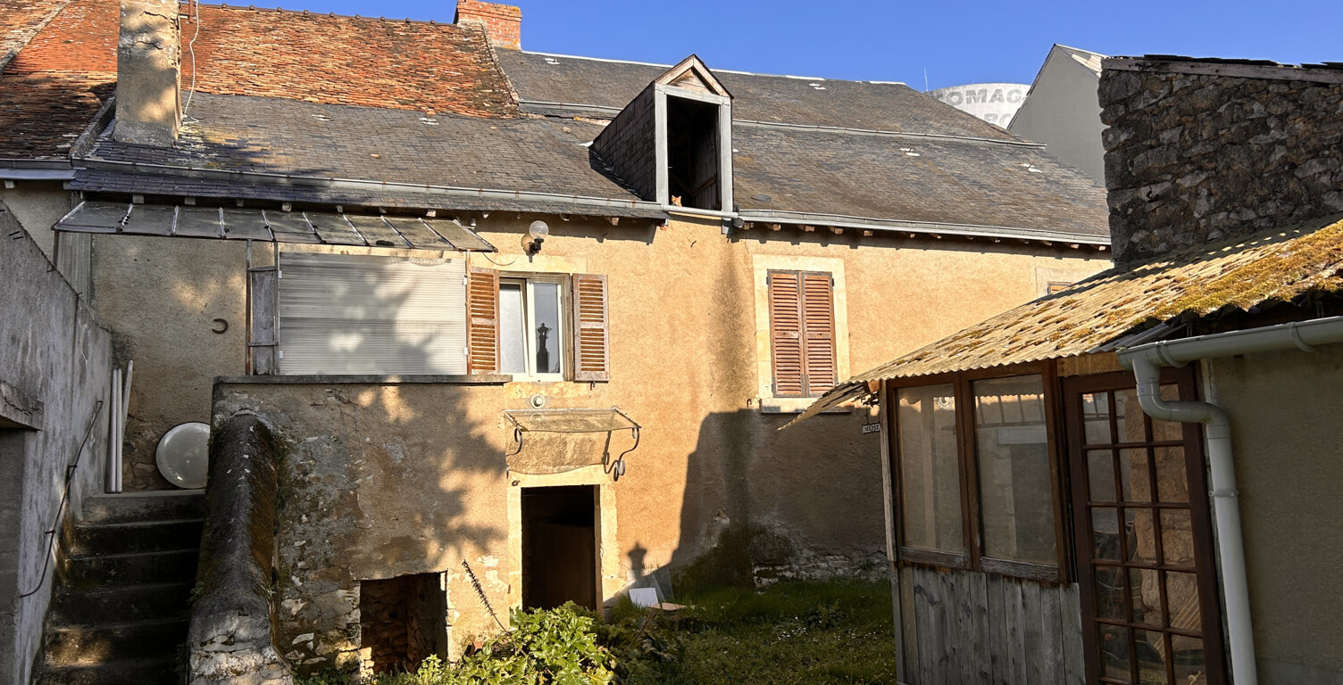A VENDRE - Ensemble de deux maisons à rénover à Saint-Marcel — photo 1